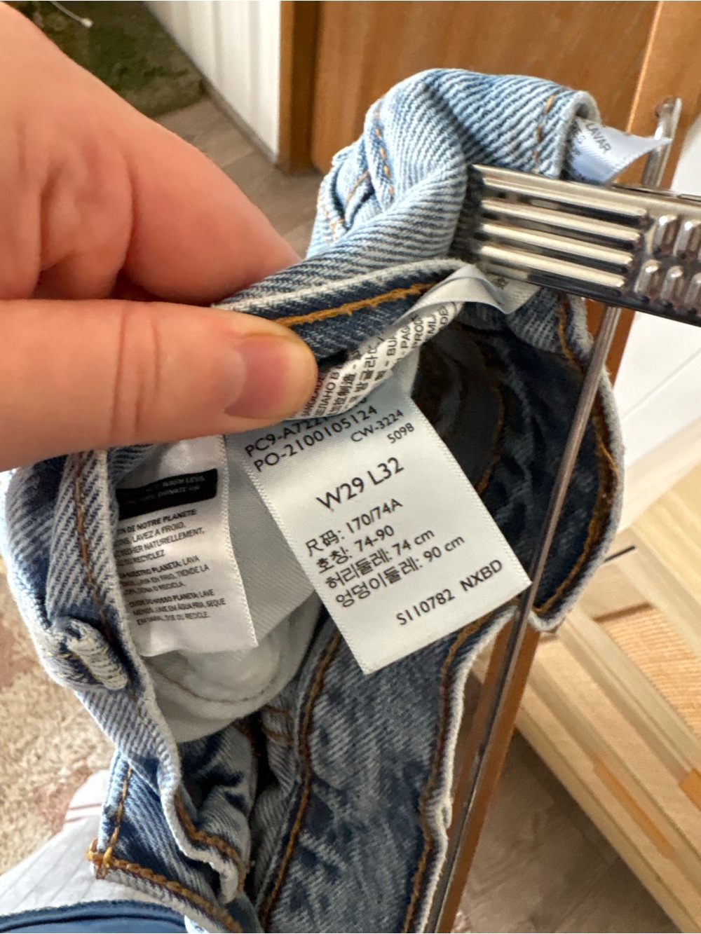 Levi's Straight-Leg 565 Jeans - Light Blue Wash - Picture 6 of 6